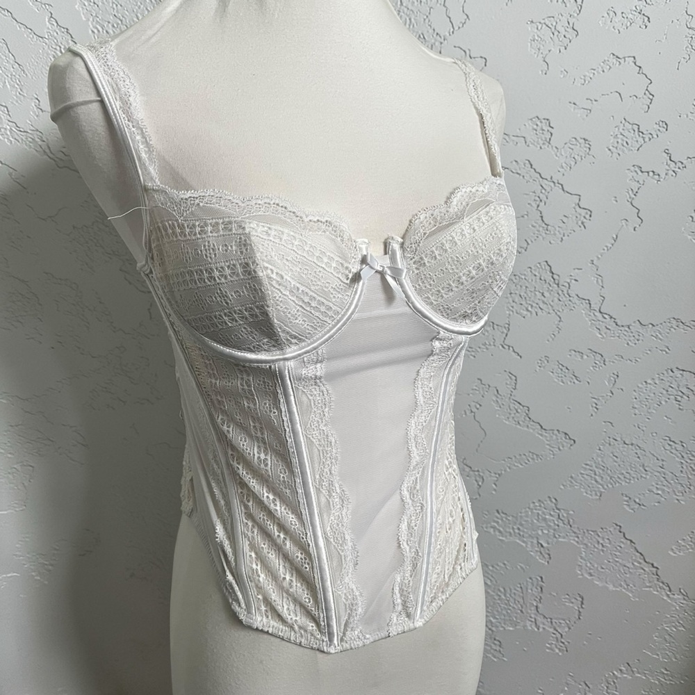 Victoria’s Secret White Lace Bustier Corset Top Underwire Bridal Lingerie 34B